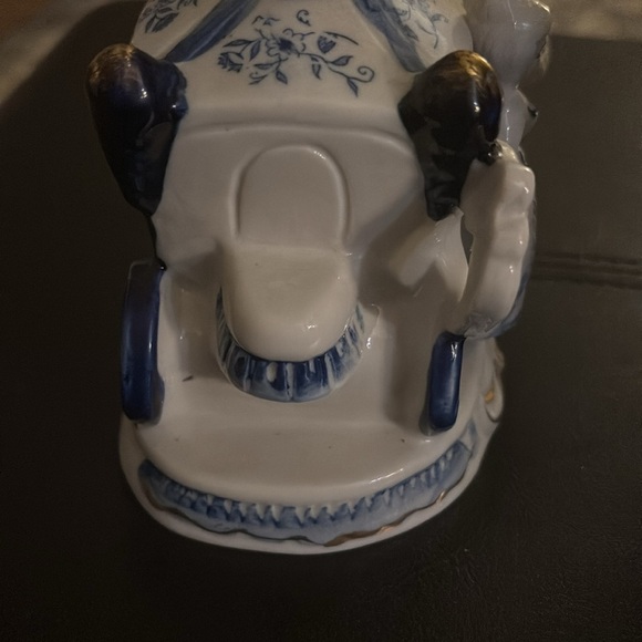 Vintage Horse Carriage Victorian Colonial Porcelain Figurine Blue White (061) - Picture 5 of 6